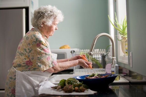 How Can Seniors with Arthritis Benefit from Adaptive Kitchen Tools?